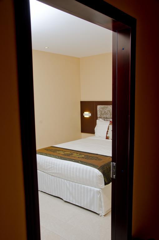 Grand Diamond Hotel Trinidad Piarco Luaran gambar